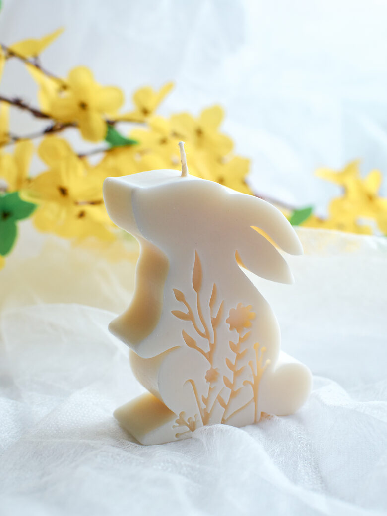 Rankų darbo sojų vaško žvakė „Zuikis“